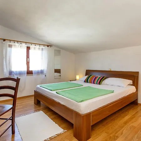 Appartement With Parking Space Njivice, Krk - 20501 *